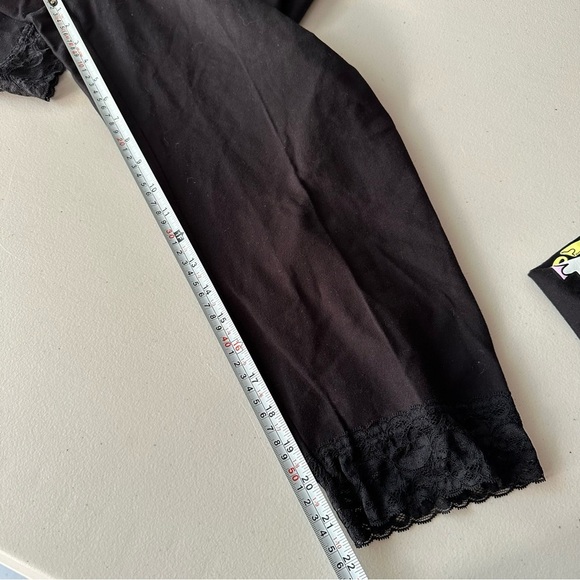 NWT Torrid Disney Alice In Wonderland & Beauty & The Beast Crop Leggings 3X - Picture 4 of 12